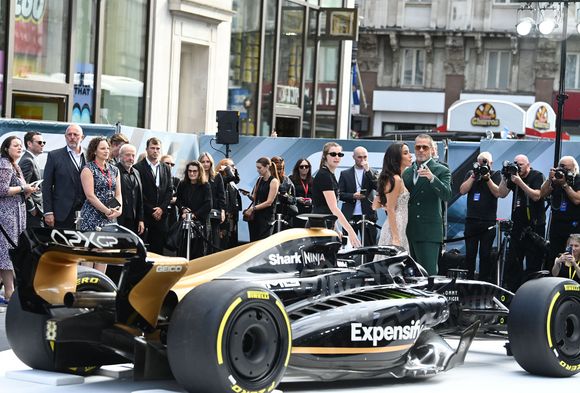 Brad Pitt à la première européenne du film "F1" au Cineworld de Leicester Square à Londres, le 23 juin 2025. 

Photo : Justin Goff / GoffPhotos / Bestimage