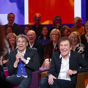 Exclusif - Laurent Voulzy et Alain Souchon lors de l'enregistrement de l'émission "Famille je vous aime" présentée par M.Drucker et qui sera diffusée le 29 décembre sur France 3, au studio Rive gauche, à Paris, France, le 2 décembre 2025. © Gaffiot-Perusseau/Bestimage