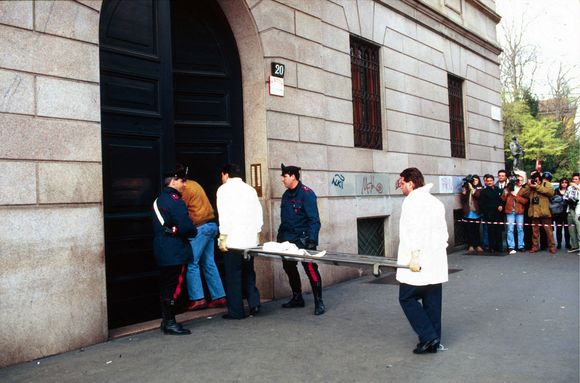 Photo d'archives datée du 27 mars 1995 du meurtre de Maurizio Gucci. Milan, Italie. Phot oAresu/IPA/ABACAPRESS.COM