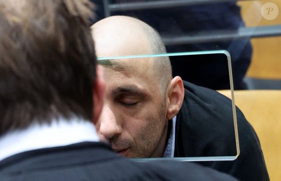 Cédric Jubillar dans le box des accusés - Procès de Cédric Jubillar pour "homicide volontaire par conjoint" devant la cour d'assises du Tarn à Albi, France, le 23 septembre 2025 © Dominique Jacovides/Bestimage
