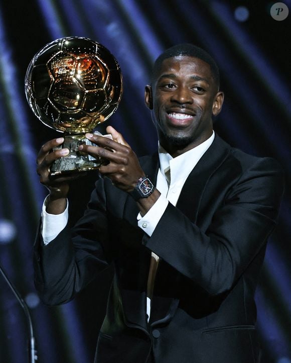 Ousmane Dembele, réagit après avoir remporté le Ballon d'Or masculin lors de la cérémonie de remise du Ballon d'Or France Football 2025 au Théâtre du Chatelet à Paris, France, le 22 septembre 2025. © Xinhua/ABACA