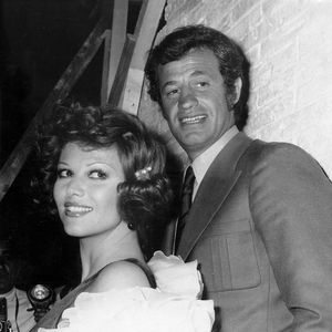 14 mai 1972 à Nice, l'acteur français Jean-Paul Belmondo arrive aux studios Victoria avec Claudia Cardinale. 

©Keystone Press Agency/ZUMA Press Wire