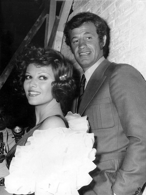 14 mai 1972 à Nice, l'acteur français Jean-Paul Belmondo arrive aux studios Victoria avec Claudia Cardinale. 

©Keystone Press Agency/ZUMA Press Wire