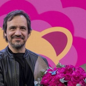 Alexandre Astier très fier en tant que lyonnais d'avoir une rose à son nom. La foire de Lyon annonce la création d’une nouvelle rose dédiée à un artiste lyonnais, Alexandre Astier. Cette nouvelle rose a été créée spécialement pour l’occasion par la Maison Meilland - 103ème édition de la Foire de Lyon 2023 (renommée la vie en rose après les annulations précédentes dues au Covid) au Parc des expositions "Eurexpo Lyon" à Chassieu, France, le 3 mars 2023. © Sandrine Thesillat/Panoramic/Bestimage