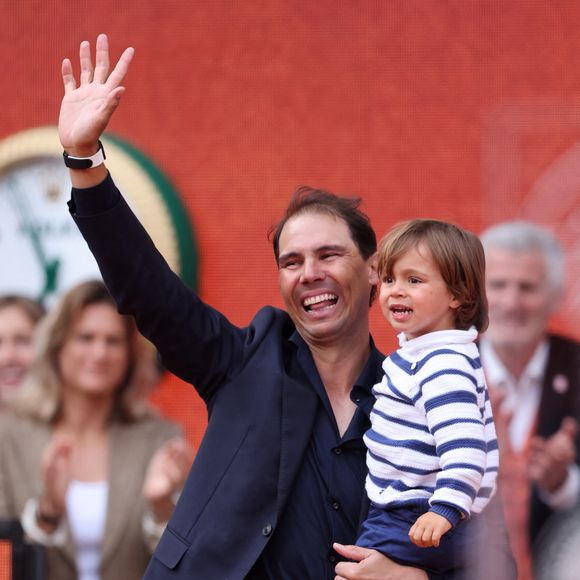 Rafael Nadal et son fils Rafael Junior - Hommage à Rafael Nadal lors des internationaux de France de tennis à Roland Garros le 25 mai 2025.

© Dominique Jacovides / Cyril Moreau / Bestimage