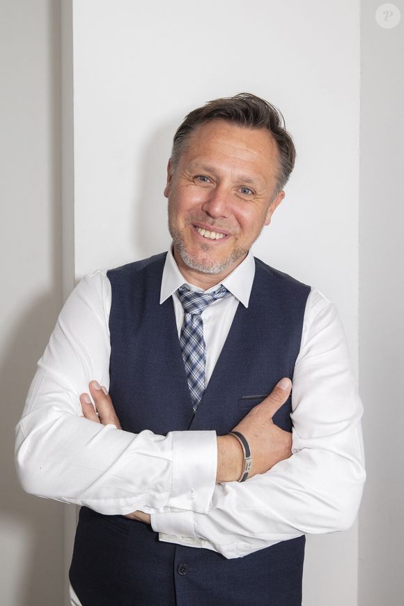 Celui qui était vendeur en électroménager est devenu un entrepreneur accompli dans la région lyonnaise.

Exclusif - Fabrice Beguin - Enregistrement de l'émission "Les 20 ans du Loft", diffusée en direct sur C8 et présentée par B.Castaldi, à Paris. Le 8 avril 2021
© Jack Tribeca / Bestimage