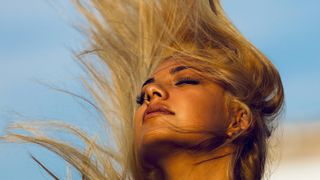 Routine capillaire : Comment garder son brushing impeccable en temps de chaleur ?