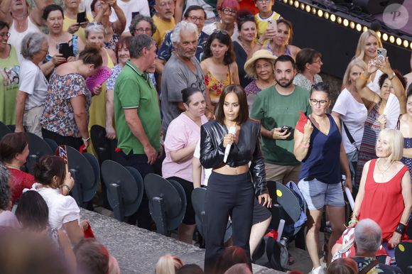Exclusif -  Amel Bent lors de l'enregistrement de l’émission La Grande Fête de Carcassonne, diffusée le samedi 6 septembre à 21.10 sur France 2, dans la Cité Médiévale de Carcassonne, France, le 24 juin 2025. © Jack Tribeca/Bestimage