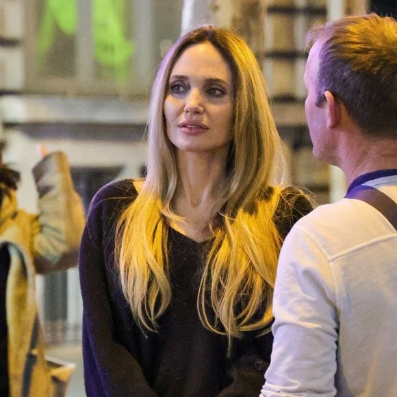 Dans le cadre du tournage du film "Stitches"


Le magasin Darty a été privatisé pour Angelina Jolie, de 22 heures à minuit, dans le cadre du tournage du film "Stitches" à Paris le 11 décembre 2024.