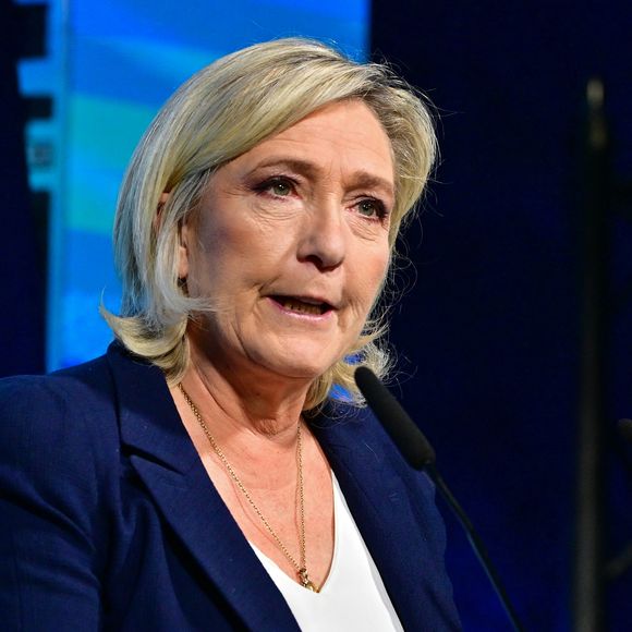 Marine Le Pen lors d'un meeting à Etrepagny le 15 décembre 2024

© Christian Liewig / Bestimage