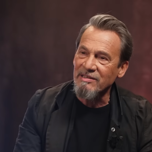 Florent Pagny se confie dans l’émission "LEGEND" sur YouTube.

Florent Pagny dans LEGEND - YouTube