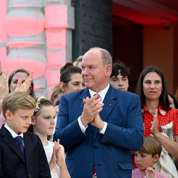 La princesse Alexandra de Hanovre, la princesse Charlene de Monaco, le prince Albert II de Monaco, le prince héréditaire Jacques, la princesse Gabriella, le prince Albert II de Monaco, Tatiana Santo Domingo, Maximilian Casiraghiet Andrea Casiraghi - Célébration des 20 ans de règne du prince souverain Albert II de Monaco sur la place du Palais à Monaco, le 19 juillet 2025. © Bruno Bebert/Bestimage