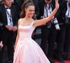 Elle était présente sur la Croisette le mardi 19 mai 2026

Hinaupoko Devèze, Miss France 2026 - Montée des marches du film " Amarga Navidad " lors du 79ème Festival International du Film de Cannes, le 19 mai 2026. © Jacovides-Moreau / Bestimage