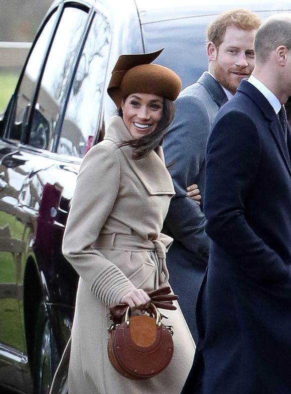 Exclusif - Le prince Harry et sa fiancée Meghan Markle - La famille royale d'Angleterre à la sortie de la messe de Noël à l'église Sainte-Marie-Madeleine à Sandringham, le 25 décembre 2017.