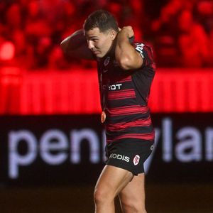 Antoine Dupont - Les Toulousains soulèvent leur quatrième Bouclier de Brennus d'affilée, après leur victoire face à Montpellier (28 - 20) en finale du Top 14 au stade de France, le 27 juin 2026. 
© Christian Liewig / Bestimage