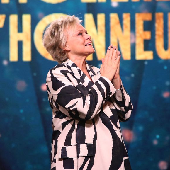 Muriel Robin reçoit un Molière d'honneur - 37ème Nuit des Molières aux Folies Bergère à Paris, France, le 04 Mai 2026.

© Bertrand Rindoff / Bestimage