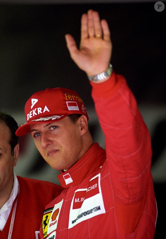 Michael Schumacher de Ferrari salue les fans allemands. Photo par Claire Mackintosh/Pa Photos/Abaca