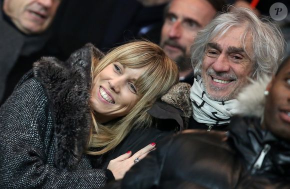Louis Bertignac et sa compagne Laeticia au quart de finale de la Coupe de France de football entre le PSG et l'AS Monaco (2-0) au Parc des Princes à Paris le 4 mars 2015.

DOMINIQUE JACOVIDES / BESTIMAGE