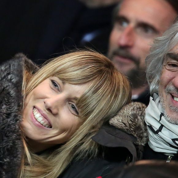 Louis Bertignac et sa compagne Laeticia au quart de finale de la Coupe de France de football entre le PSG et l'AS Monaco (2-0) au Parc des Princes à Paris le 4 mars 2015.

DOMINIQUE JACOVIDES / BESTIMAGE