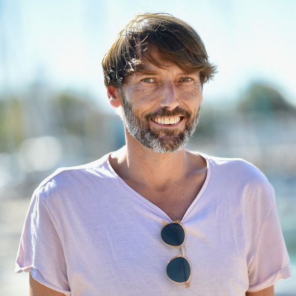 ...a décidé de changer d'air pour aller vivre à la campagne.

Laurent Kerusoré participe au photocall du Festival de la Fiction de La Rochelle le 17 septembre 2022 à La Rochelle, France. Photo par Franck Castel/ABACAPRESS.COM