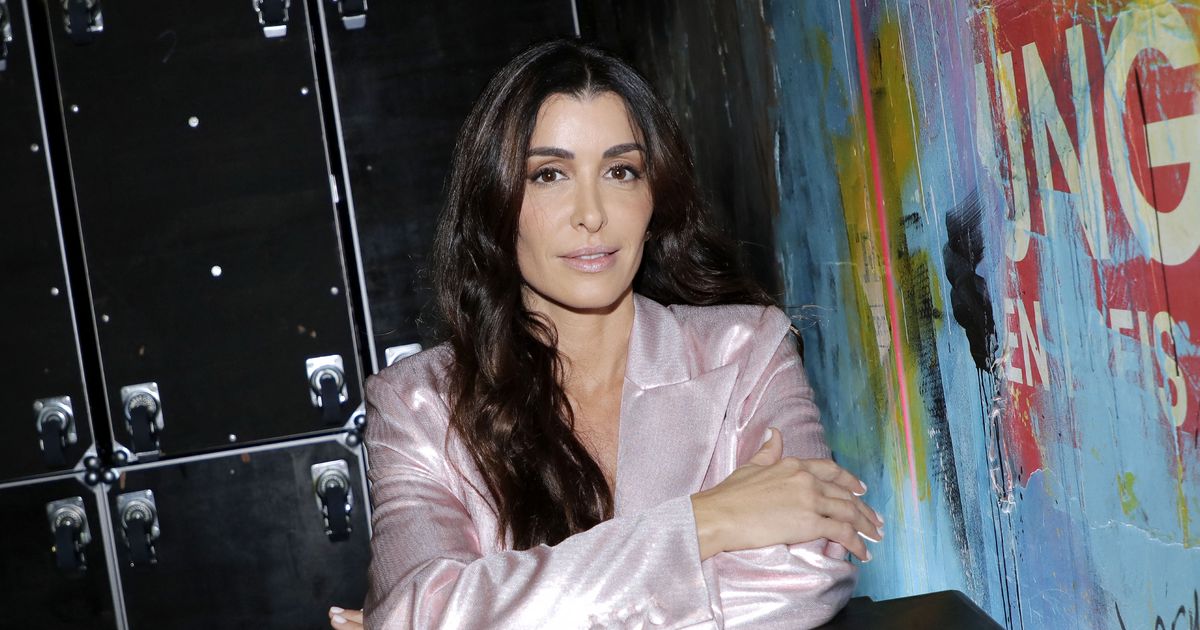 Jenifer, mẹ của ba đứa con và "quỳ gối": nữ ca sĩ xoay xở thế nào mặc dù có mọi thứ và không có bảo mẫu? - Purepeople