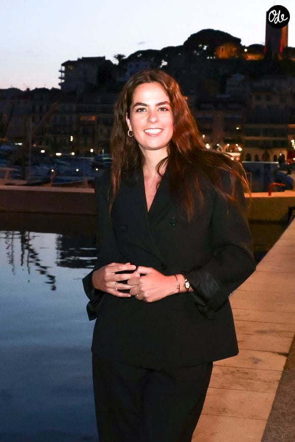 Exclusif - Anouchka Delon pose en backstage de l'émission "C à vous" lors du 78ème Festival International du Film de Cannes, le 15 mai 2025. 

© Jack Tribeca / Bestimage