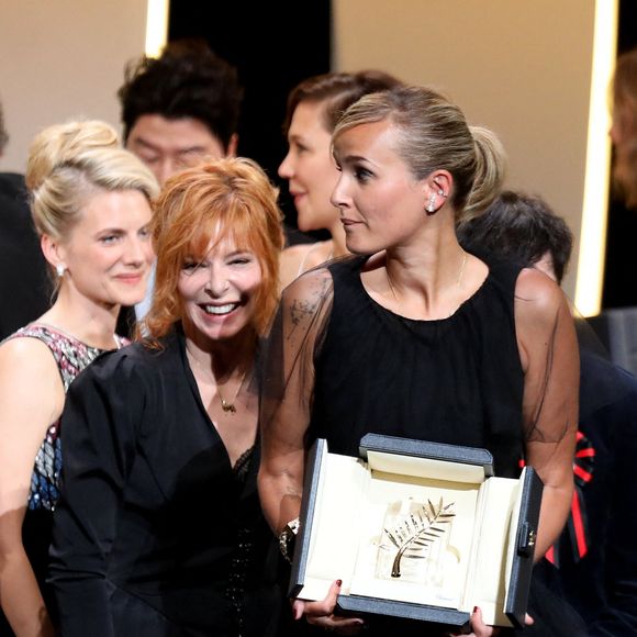 Julia Ducournau (Palme d'Or pour "Titane"), Mylène Farmer - Cérémonie de clôture du 74ème Festival International du Film de Cannes, le 17 juillet 2021.
© Borde-Jacovides-Moreau/Bestimage