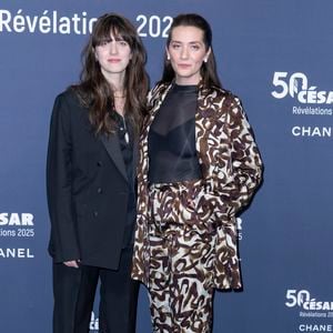 Delphine Girard et Selma Alaoui  - Photocall de la soirée "Cesar Révélations 2025" au Trianon à Paris le 20 janvier 2025.

© Olivier Borde / Bestimage