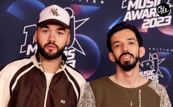 Bigflo et Oli (Florian et Olivio Ordoñez) au photocall de la 25ème cérémonie des "NRJ Music Awards (NMA)" au palais des Festivals et des Congrès de Cannes, France, le 10 novembre 2023. © Dominique Jacovides/Bestimage