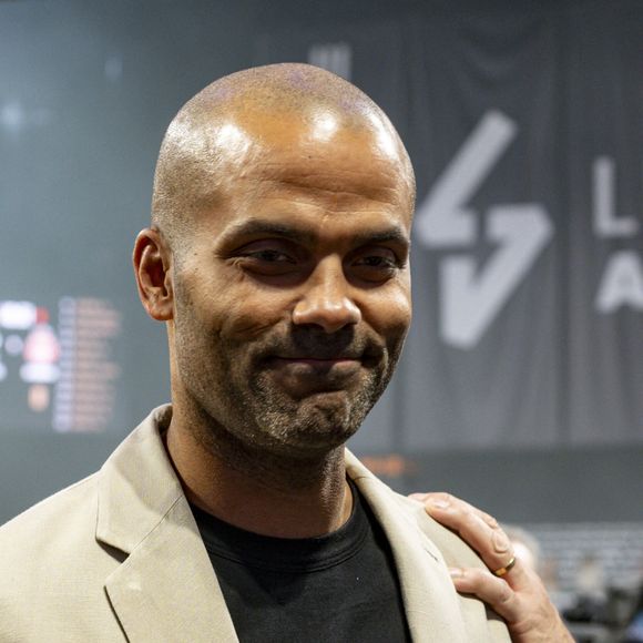 Tony Parker s’est associé au Château de la Tuilerie en Bourgogne pour développer ses projets viticoles.

Tony Parker assiste au match LDLC ASVEL vs Roca Team Monaco à LDLC Arena de Décines, le 19 novembre 2025. © Sandrine Thesillat / PsNewZ / Bestimage