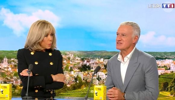 Marie-Sophie Lacarrau ne s'attendait pas à ce qu'il la fasse
Au JT de 13H de TF1, Didier Deschamps annonce qu’il quittera l'équipe de France en 2026 après la coupe du monde aux États-Unis. Il était accompagné au JT de Brigitte Macron à l'occasion du lancement de la campagne 2025 des Pièces Jaunes.
Paris le 8 janvier 2025.
© Capture TV TF1 via Bestimage