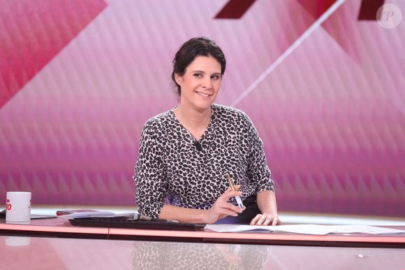 "C’est un joyeux chaos, mais ça reste joyeux. Je finis parfois épuisée, mais mes enfants savent que j’aime mon métier, ils ne m’en ont jamais fait le reproche".

Apolline de Malherbe présente Apolline de 9 à 10 sur BFMTV, à Paris, France, le 09 janvier 2025. Photo par Jerome Domine/ABACAPRESS.COM