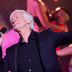 de la cataracte - opacification partielle ou totale du cristallin, lentille convergente située à l'intérieur de l'œil. Cette opacification est responsable d'une baisse 

Exclusif - Le chanteur Dave - Enregistrement de l'émission "La grande soirée du 31 à Fontainebleau" au Château de Fontainebleau, diffusée le 31 décembre sur France 2
© Cyril Moreau-Tiziano Da Silva / Bestimage