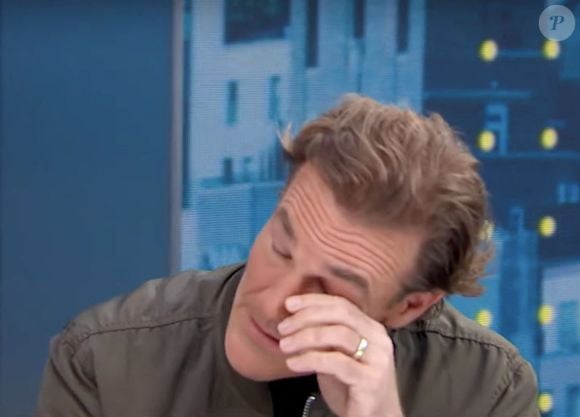 James Van Der Beek en larmes sur le plateau de l'émission "Good Morning America" à New York, le 3 décembre 2024 @Backgrid UK/ Bestimage