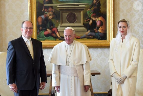 "Le Prince a exprimé, au nom de la Principauté, son émotion et sa profonde tristesse face à la disparition du Saint-Père", apprend-on

Rétro - Le pape François est décédé à l'âge de 88 ans.
Jorge Mario Bergoglio, plus connu sous son nom de règne, François, est mort ce lundi 21 avril à 88 ans. Né en 1936 à Buenos Aires en Argentine, Jorge Mario Bergoglio était le premier pape non-européen depuis le VIIIe siècle.
Zuma Press / Bestimage