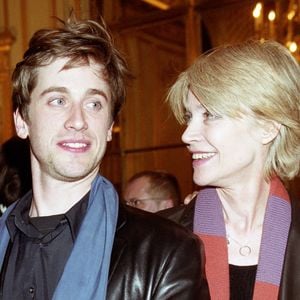 Françoise Hardy et son fils Thomas Dutronc au concert d'Henri Salvador à l'Olympia en 2001.