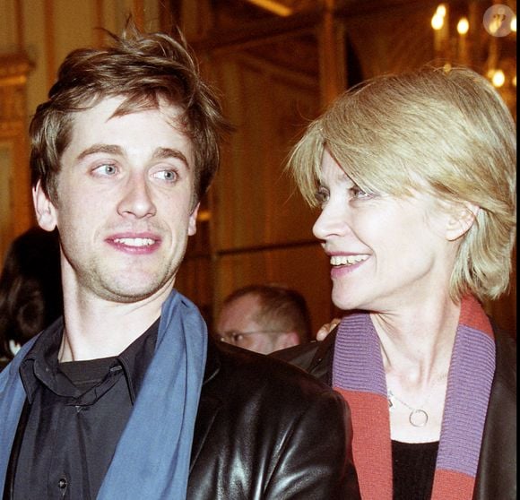 Françoise Hardy et son fils Thomas Dutronc au concert d'Henri Salvador à l'Olympia en 2001.