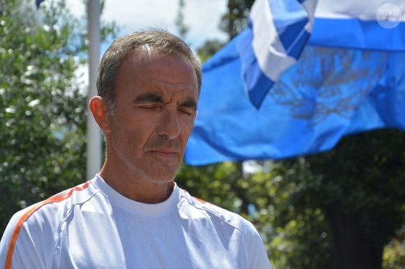 Et surtout : avoir une hygiène de vie irréprochable.

Nikos Aliagas à Missolonghi, Grèce, le 25 avril 2024. Photo par Eurokinissi/ABACAPRESS.COM