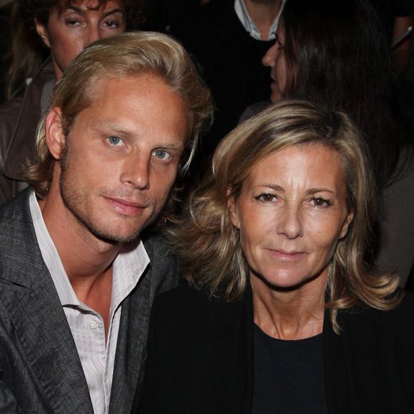 Claire Chazal et Arnaud Lemaire assistent au défilé de la collection de prêt-à-porter printemps-été 2010 de Giambattista Valli au Jardin des Tuileries à Paris, France, le 5 octobre 2009. Photo par Denis Guignebourg/ABACAPRESS.COM