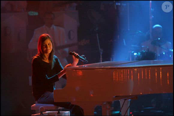 Fanny Leeb sur le plateau de Music-hall et compagnie en décembre 2004 © Angeli Bahi Bestimage