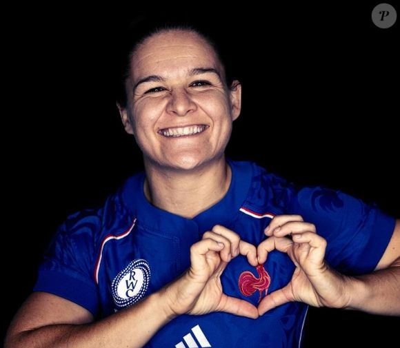 Hier Agathe Gérin s'est réjouie de la victoire de son équipe tout en remerciant ses abonnés pour leur soutien quant au drame qu'elle a vécu : "Merci à tous pour l’amour et le soutien sur mon dernier post", a-t-elle écrit sur Instagram en relayant une photo d'elle - tout sourire - parée du maillot de l'équipe de France.

Agathe Gérin immortalisée sur Instagram (Capture d'écran 2025).