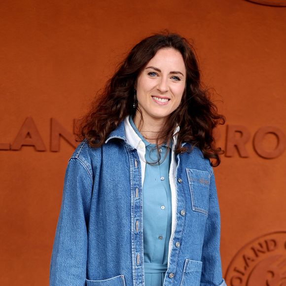 Charlotte Dhenaux au village (session du soir) lors des Internationaux de France de Tennis de Roland Garros 2025, à Paris, France, le 4 Juin 2025. © Jacovides-Moreau/Bestimage