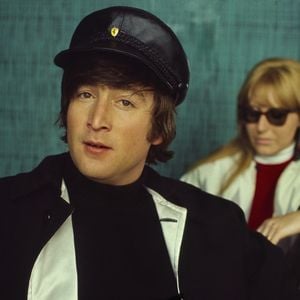 Dans les années 60, John Lennon a fait partie du plus grand groupe de l'histoire.

John Lennon et Cynthia Powell en 1964. Photo par United Archives/DPA/ABACAPRESS.COM