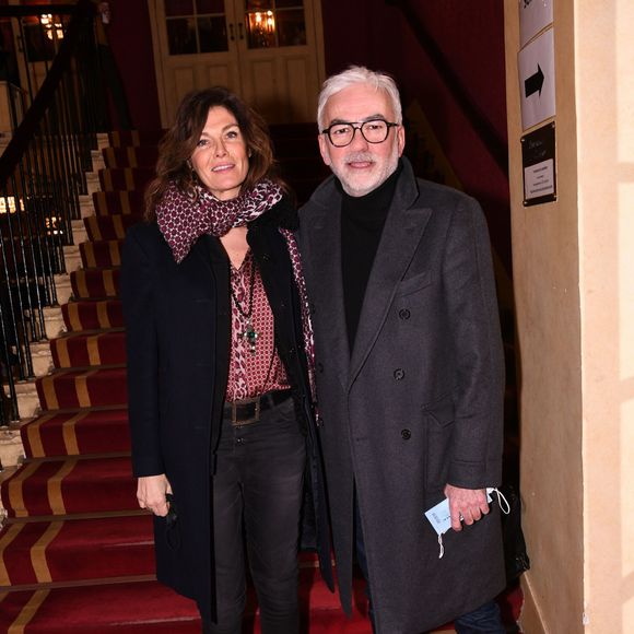 Exclusif - Pascal Praud et sa compagne Catherine lors de la première de la pièce de théâtre "L'avare" au Théâtre des Variétés à Paris le 15 janvier 2022

© Rachid Bellak / Bestimage