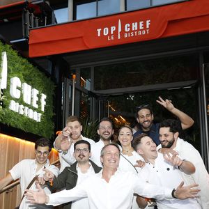 Exclusif - Stéphane Rotenberg et ses chefs Victor Mercier, Coline Faulquier, Camille Delcroix, Arnaud Delvenne, Mohamed Cheikh, Pascal Barandoni, Merouan Bounekraf, Baptiste Renouard - Ouverture du premier restaurant "Top Chef" Le Bistrot à Suresnes le 7 juillet 2022. © Marc Ausset-Lacroix/Bestimage