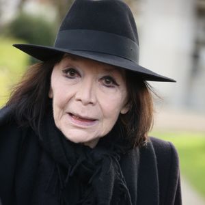 Sa petite-fille évoque une relation très fusionnelle, loin de l’image publique de l’artiste.

 Juliette Gréco - Obsèques de Hélène Duc au cimetière du Père Lachaise à Paris, le 28 novembre 2014. Photo par Agence / Bestimage