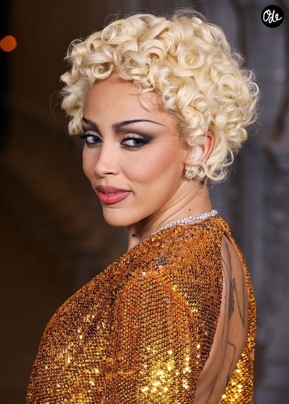 Après des mois d'astuces skincare et de fards discrets, un vent de nostalgie et d'audace souffle sur la sphère beauté.

Doja Cat à Los Angeles.

© Bestimage