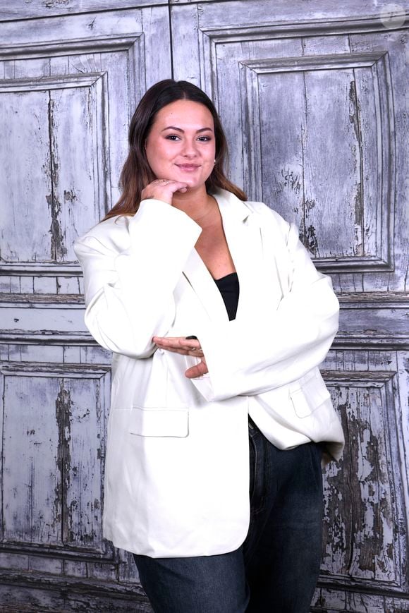 Lou Pernaut n'était de son côté pas présente mais, à son retour auprès de sa mère, elle a été mise au courant. 

Exclusif - Lou Pernaut lors de l'enregistrement de l'émission "Le Jet de Luxe", présentée par Jordan de Luxe. Paris, le 10 octobre 2025.
© Cédric Perrin/Bestimage