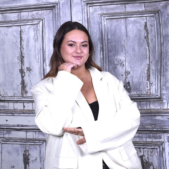 Lou Pernaut n'était de son côté pas présente mais, à son retour auprès de sa mère, elle a été mise au courant. 

Exclusif - Lou Pernaut lors de l'enregistrement de l'émission "Le Jet de Luxe", présentée par Jordan de Luxe. Paris, le 10 octobre 2025.
© Cédric Perrin/Bestimage