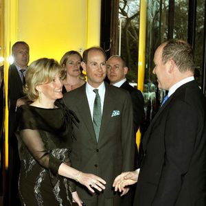 Les deux couples se sont déjà vus à de nombreuses reprises au fil des années.

Le Prince Albert de Monaco accueille le Comte et la Comtesse de Wessex à leur arrivée au Victoria &amp ; Albert Museum au centre de Londres, pour une visite privée de 'Grace Kelly : Icône de style", une exposition sur la vie de la princesse Grace de Monaco, ce soir. Londres, Royaume-Uni, le 15 avril 2010. Photo by John Stillwell/PA Photos/ABACAPRESS.COM